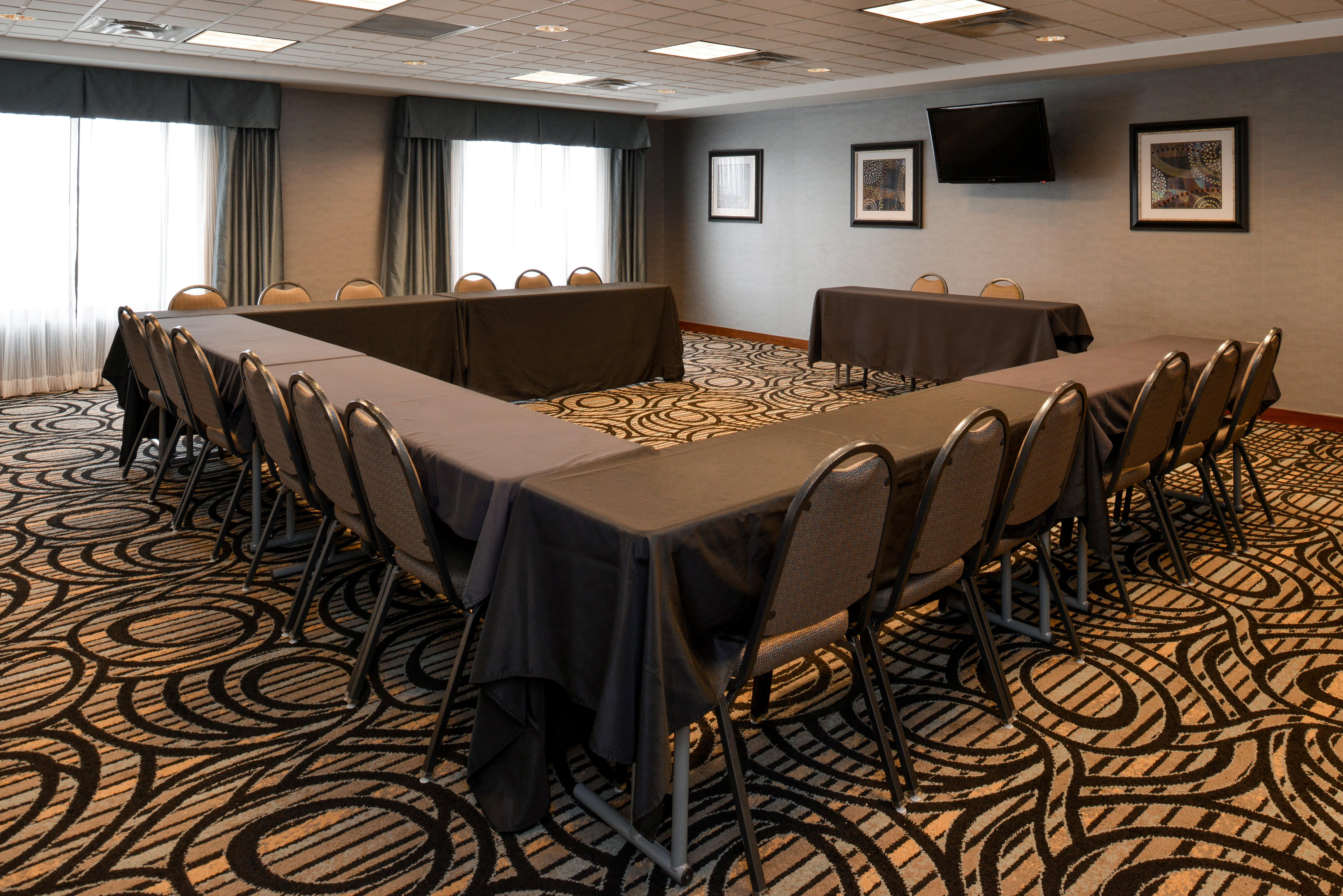 Holiday Inn Express & Suites Greenfield By Ihg Exterior photo