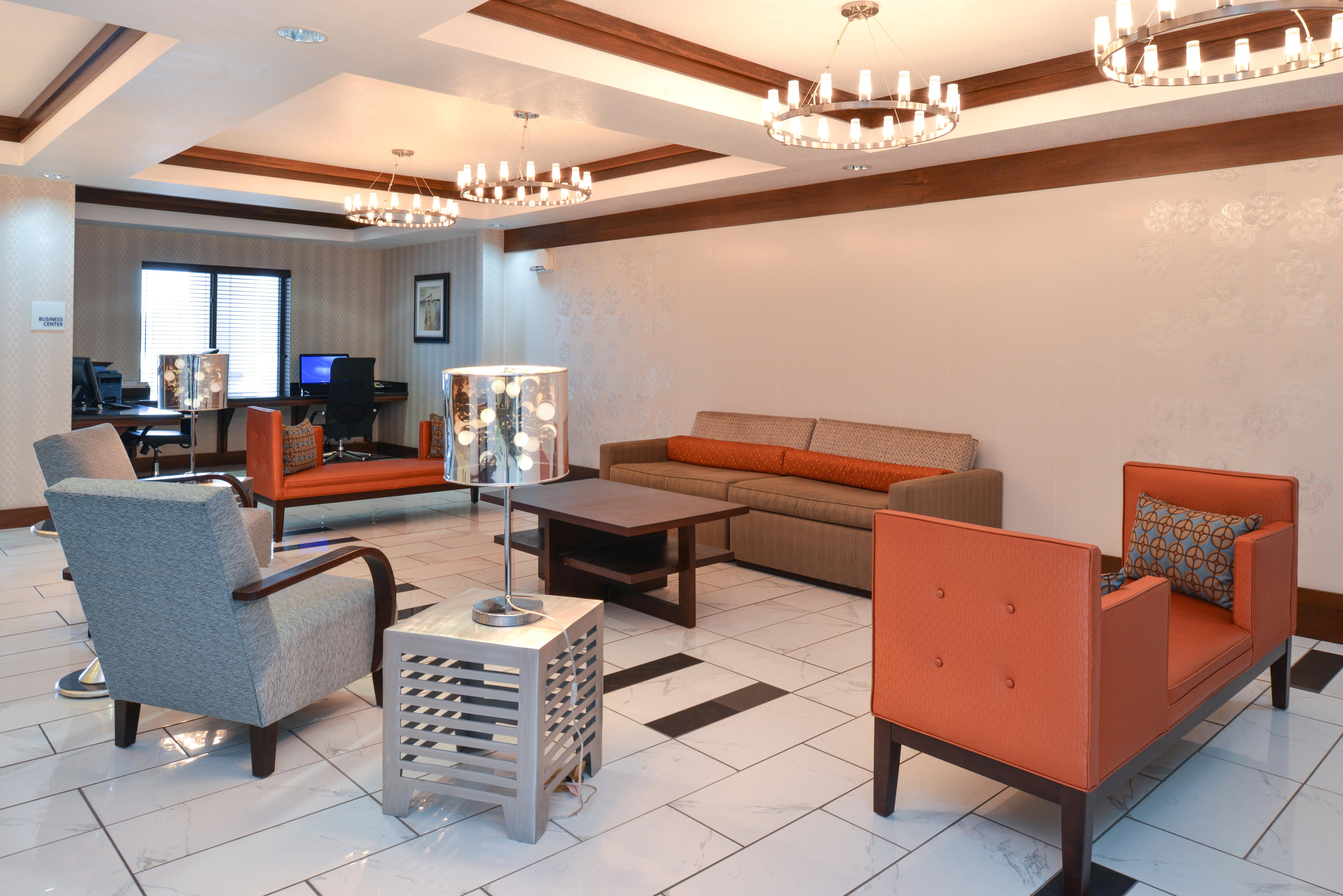 Holiday Inn Express & Suites Greenfield By Ihg Exterior photo