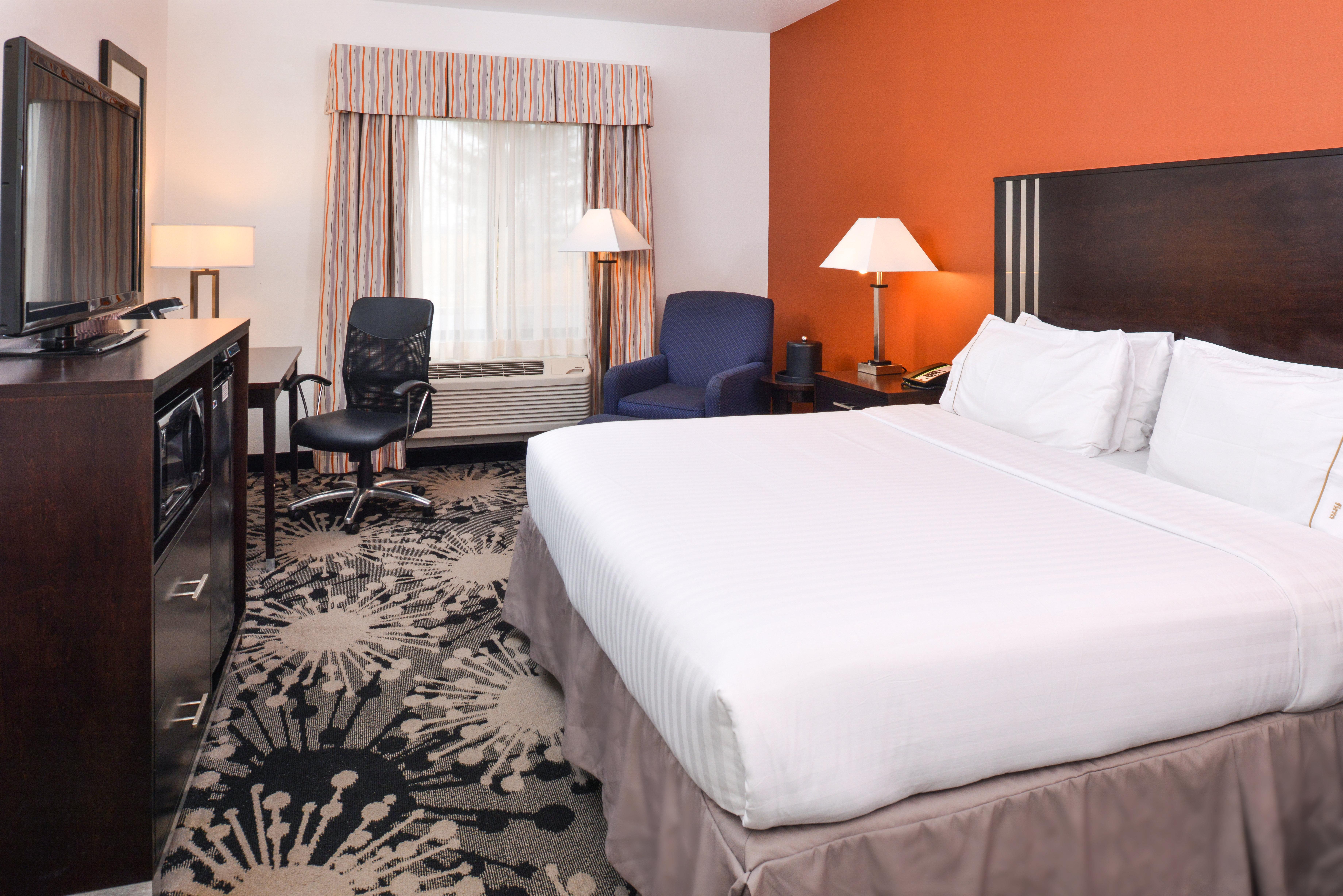Holiday Inn Express & Suites Greenfield By Ihg Exterior photo