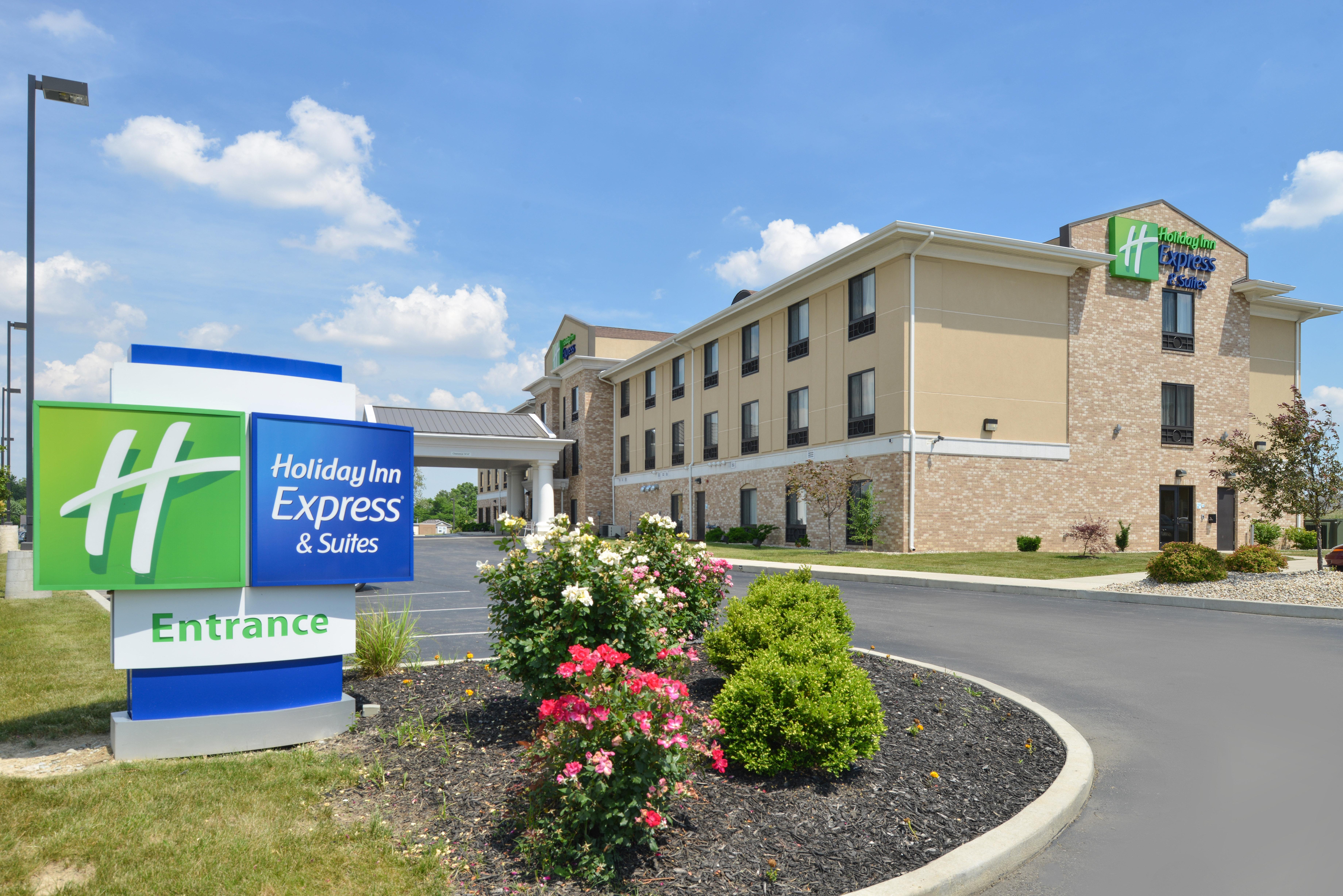 Holiday Inn Express & Suites Greenfield By Ihg Exterior photo