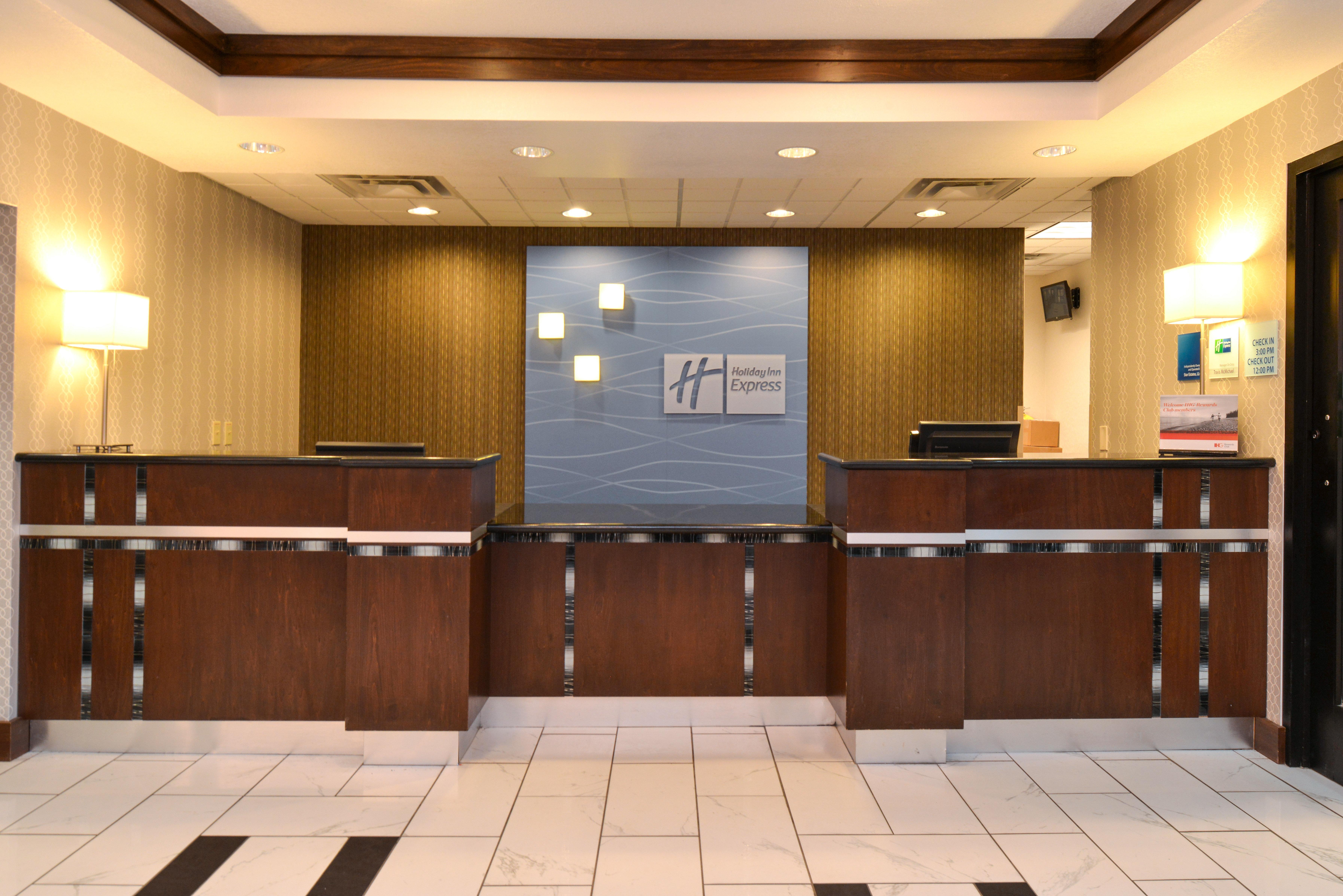 Holiday Inn Express & Suites Greenfield By Ihg Exterior photo