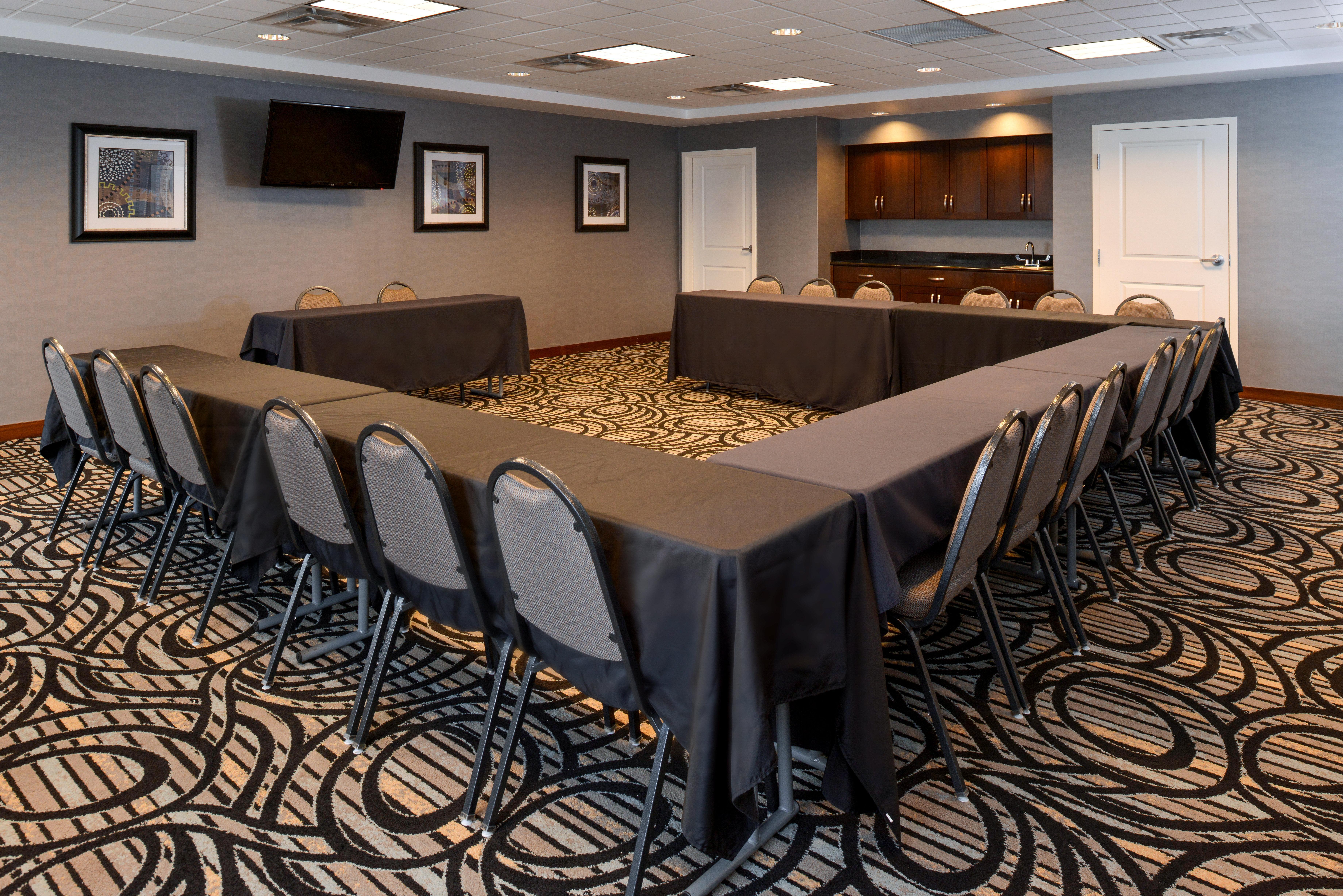 Holiday Inn Express & Suites Greenfield By Ihg Exterior photo