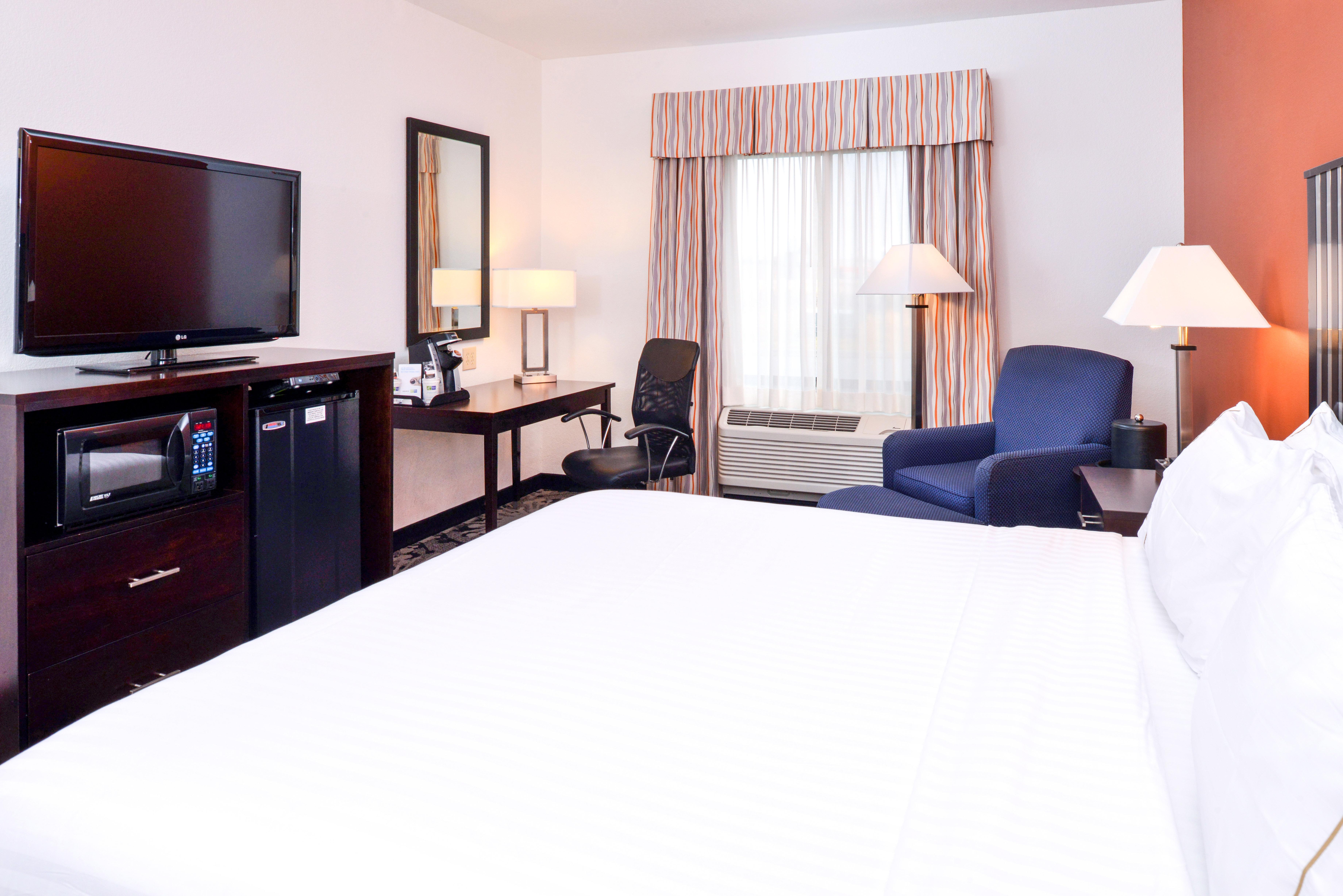 Holiday Inn Express & Suites Greenfield By Ihg Exterior photo
