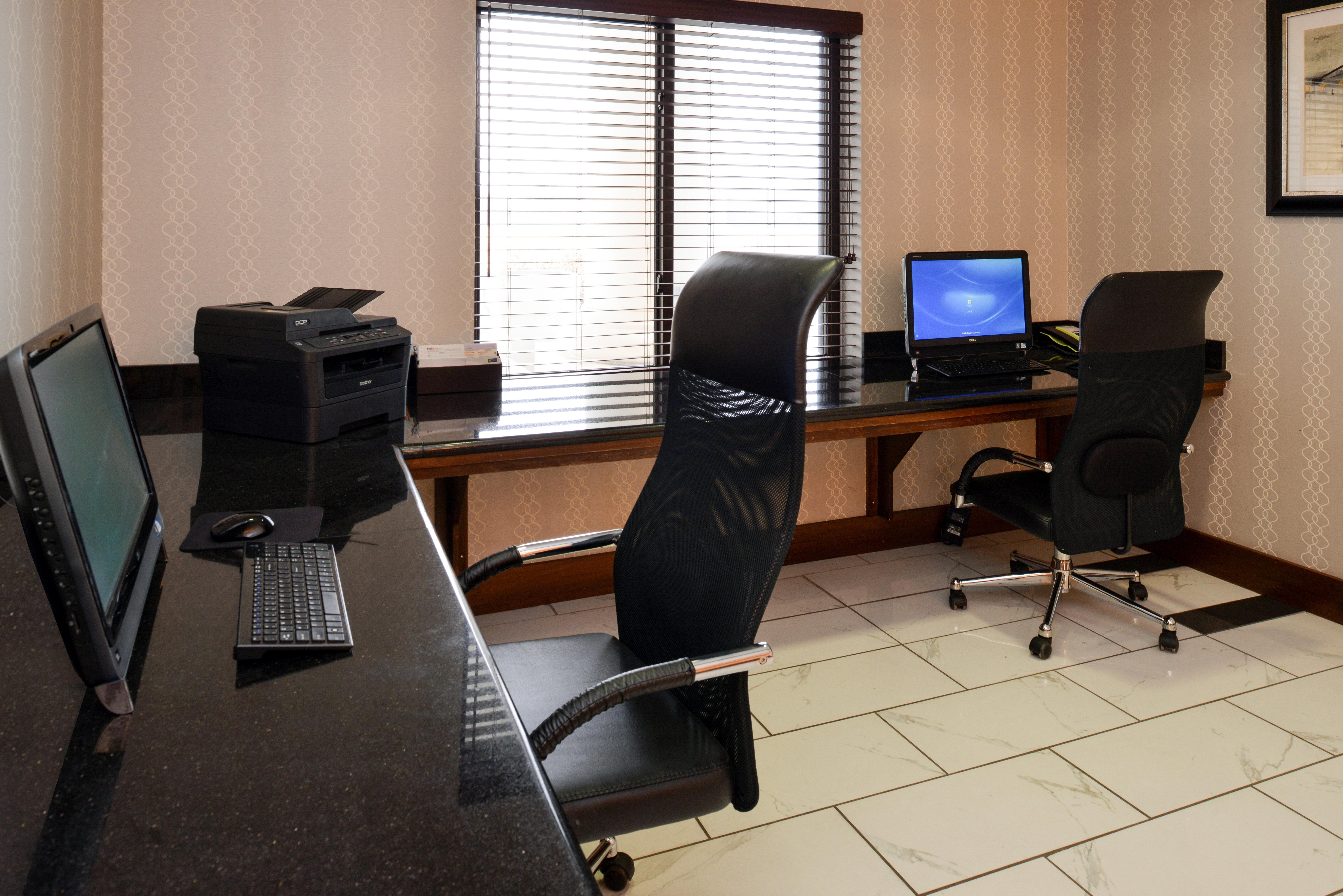 Holiday Inn Express & Suites Greenfield By Ihg Exterior photo