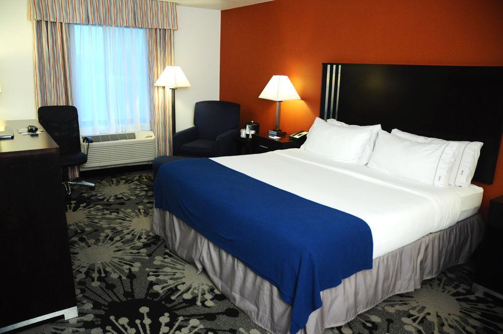 Holiday Inn Express & Suites Greenfield By Ihg Exterior photo